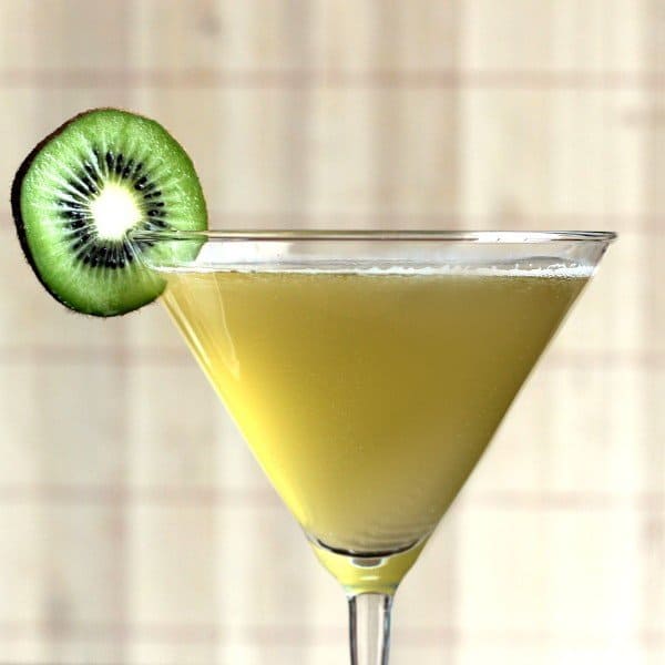 Albysjön drink with kiwi slice