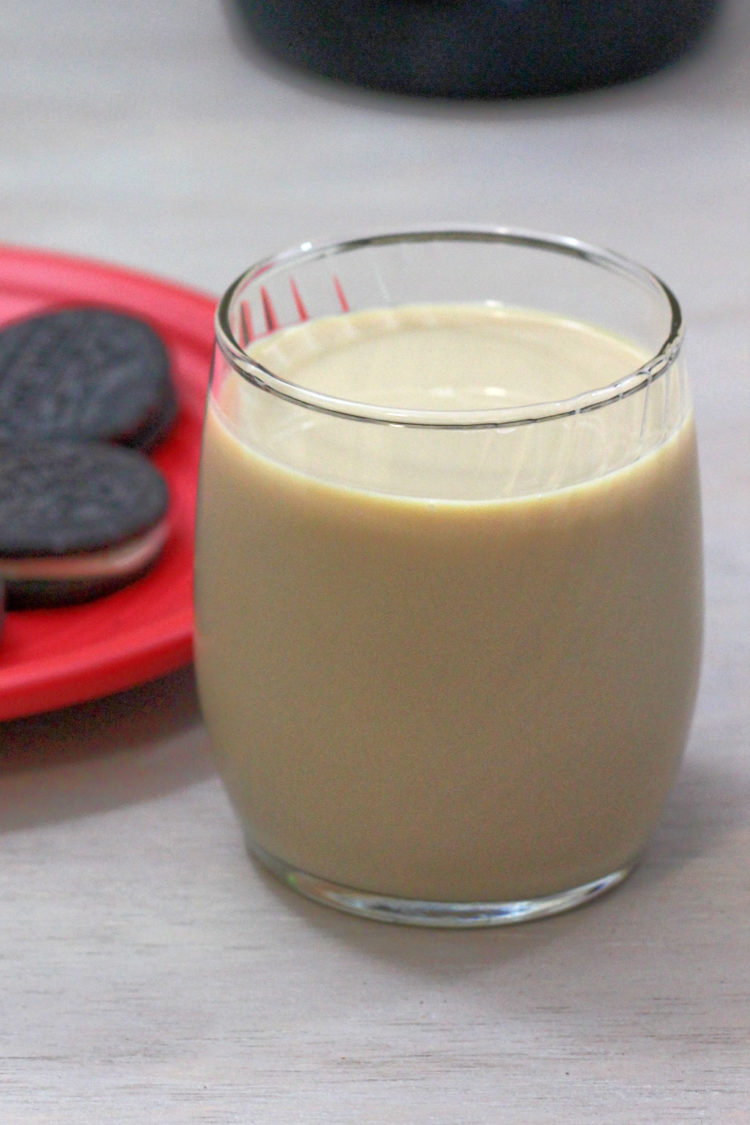 Christmas Cookie cocktail on saucer with cookies