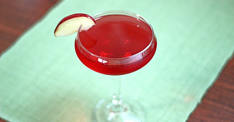 Felicia cocktail with apple slice