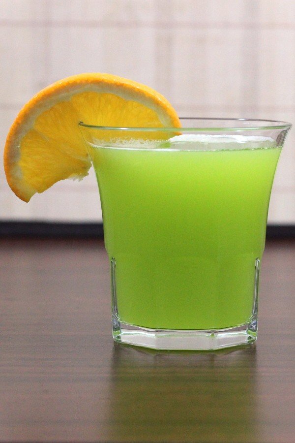 Gatorade Cocktail with orange slice