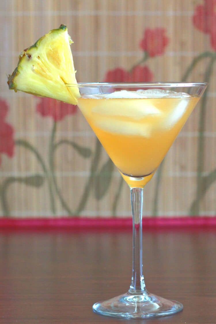 Hawaiian Tattoo drink with pineapple