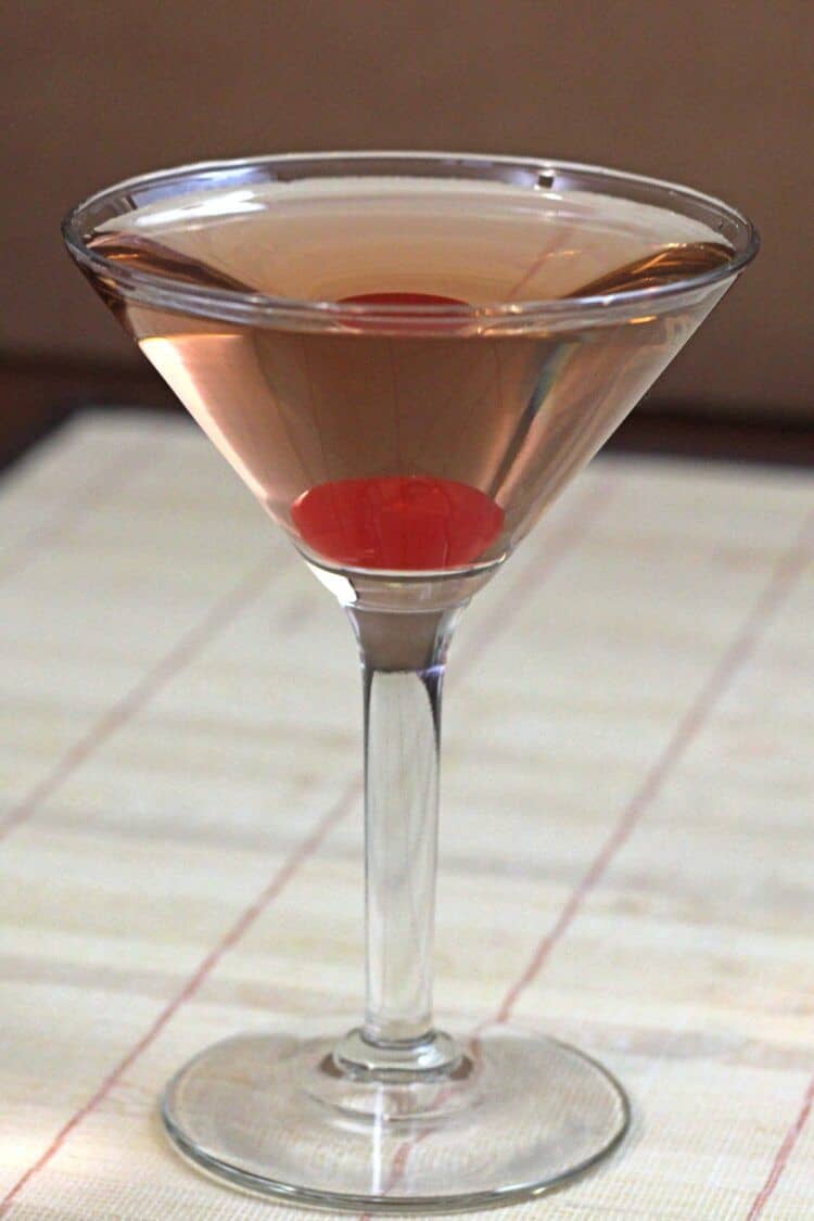 Honolulu Lulu cocktail with cherry