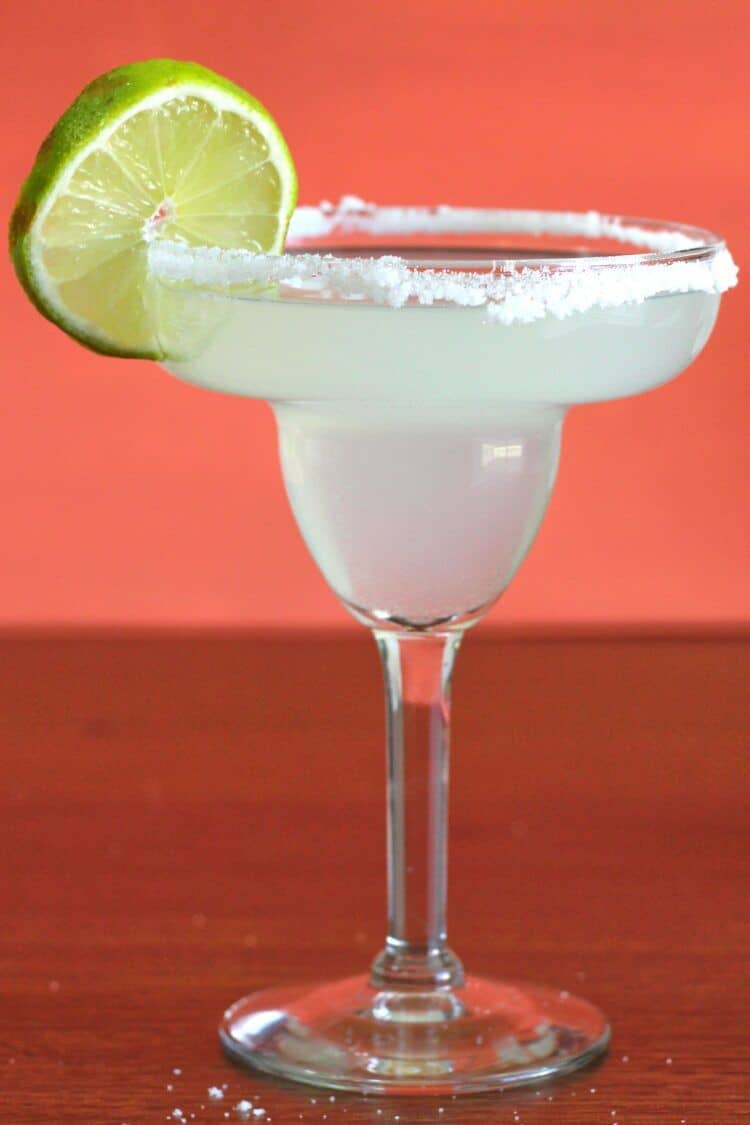 Margarita drink with lime