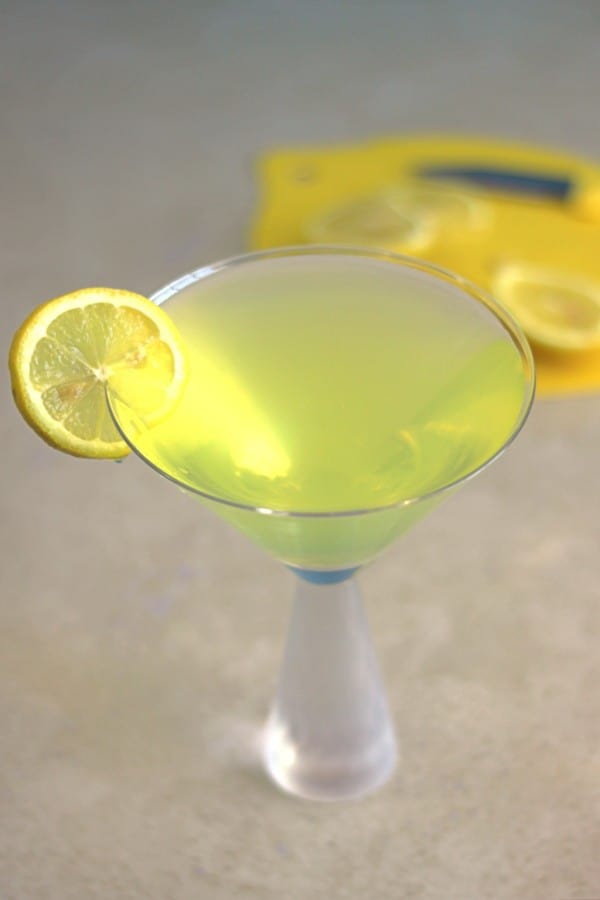 Milano Cocktail with lemon slice