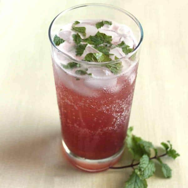 Mojito Diablo cocktail with lots of mint leaves