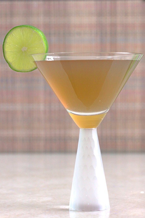 Mona Cocktail with lime