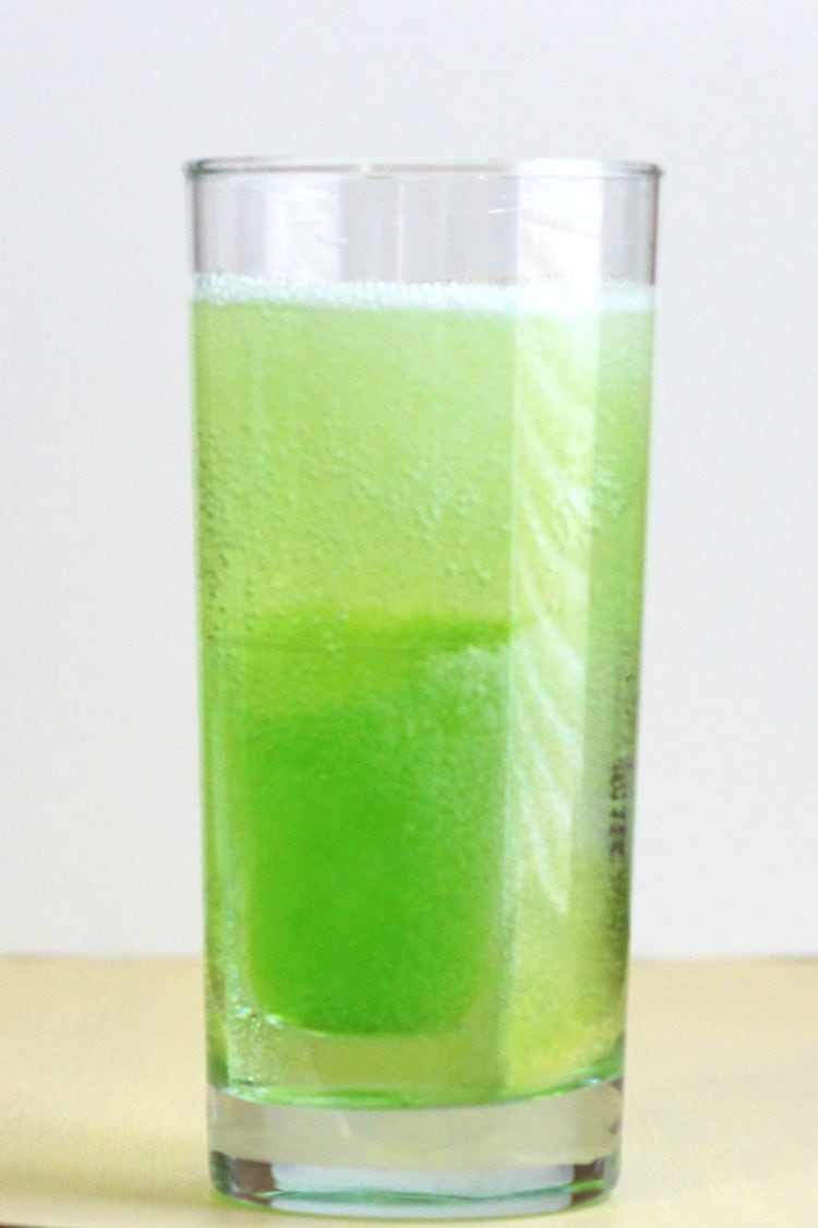 Midori mixing with 7-up in the glass