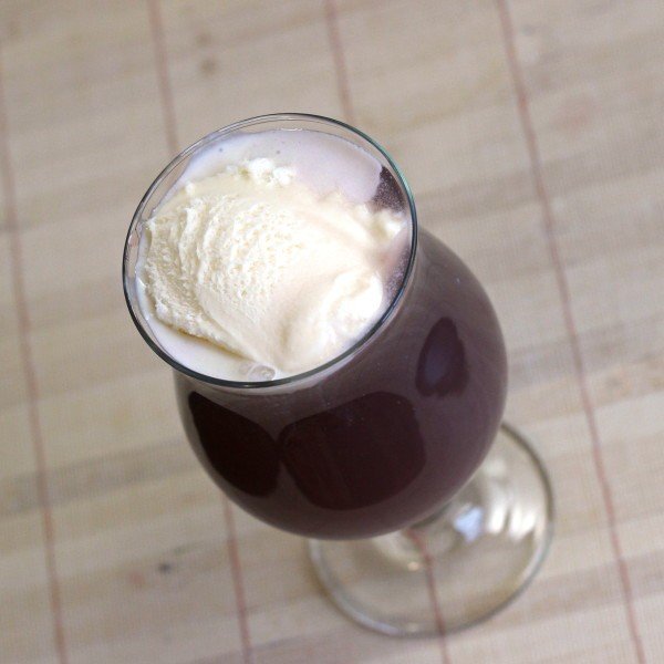 Tilted view of Mozart Cola drink with vanilla ice cream