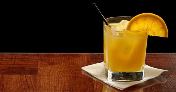 Screwdriver cocktail with orange slice