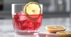 Smooth Pink Lemonade with lemon slice