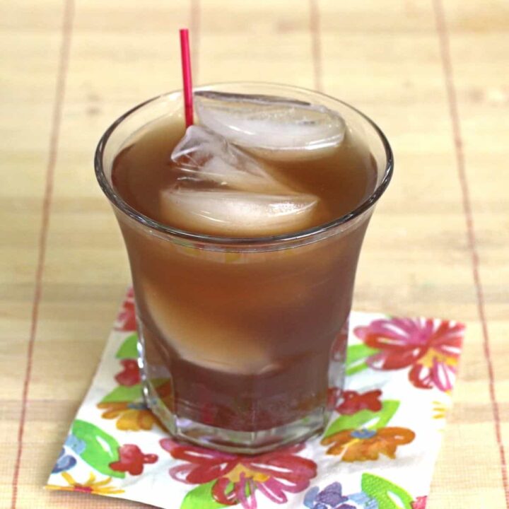 Tennessee Tea cocktail drink recipe with Jack Daniel's, triple sec, sour mix and cola.